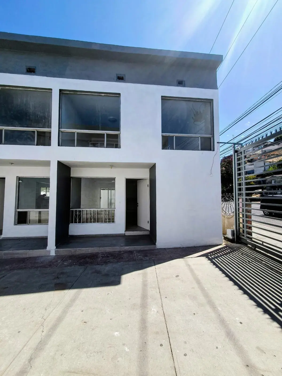 Casa estilo Townhouse de 2 niveles