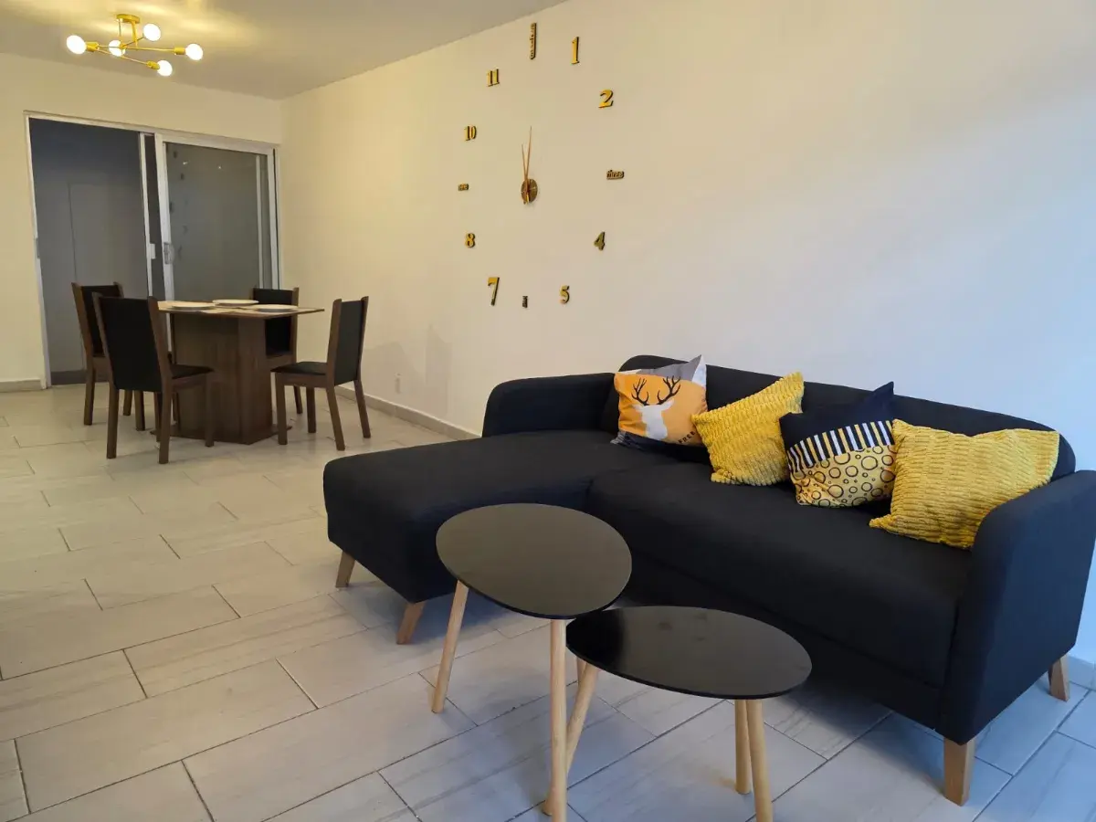Casa estilo Townhouse de 2 Niveles